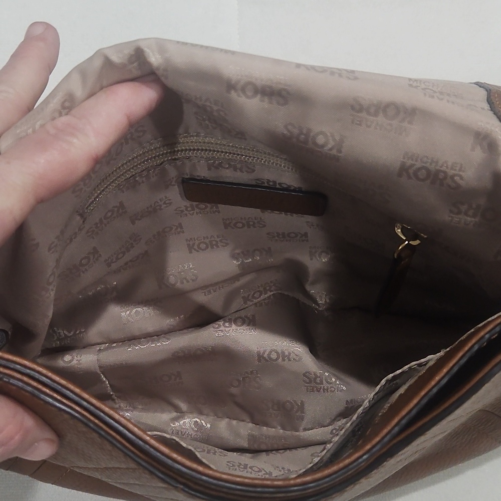 Michael Kors Tan Leather Shoulder Bag with Gold Accents - Picture 16 of 16
